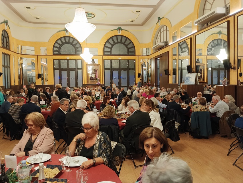 Sopar solidari contra el càncer a Martorell
